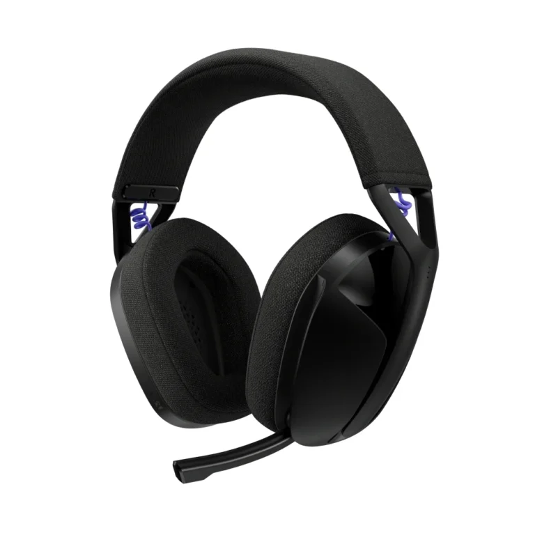 Headset gamer sem fio Logitech G321 LIGHTSPEED em destaque sobre mesa com setup gamer